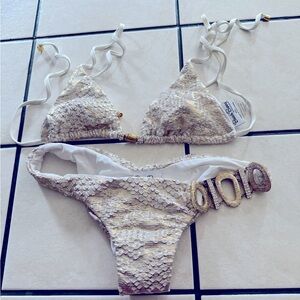 Beach Bunny NWOT bikini. White with gold detail. Size small.